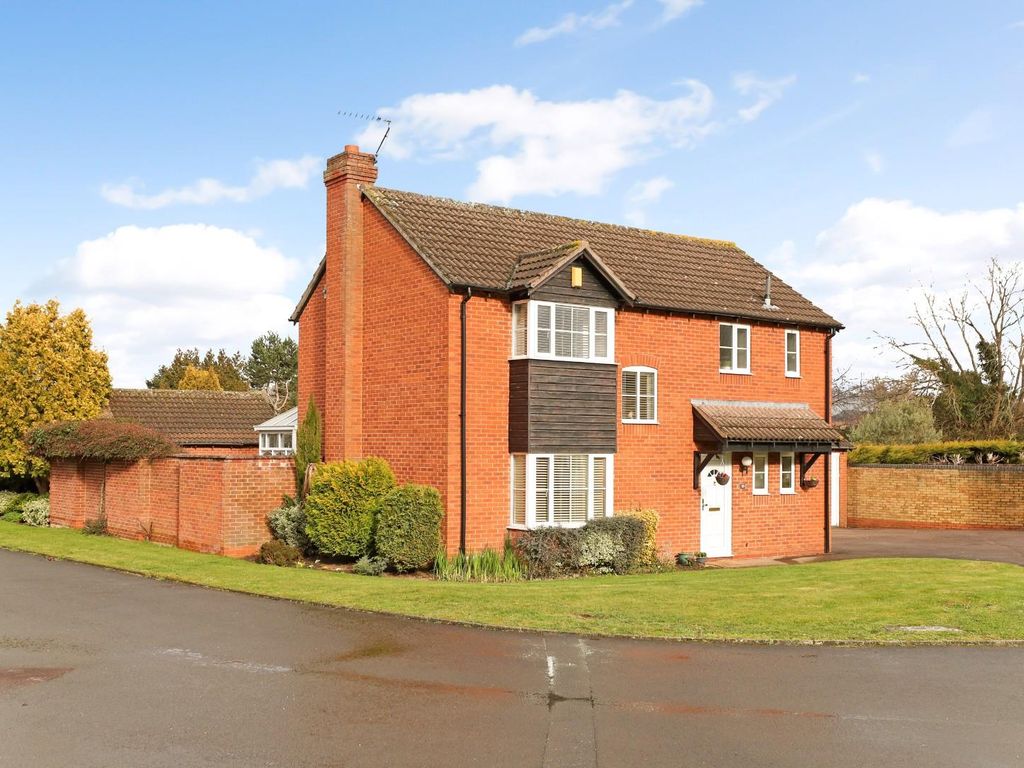 4 bed detached house for sale in Appleton Way, Hucclecote, Gloucester