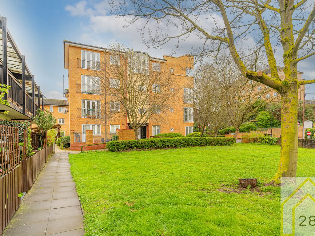 2 bed flat for sale in Eastway, London E9, £325,000 Zoopla