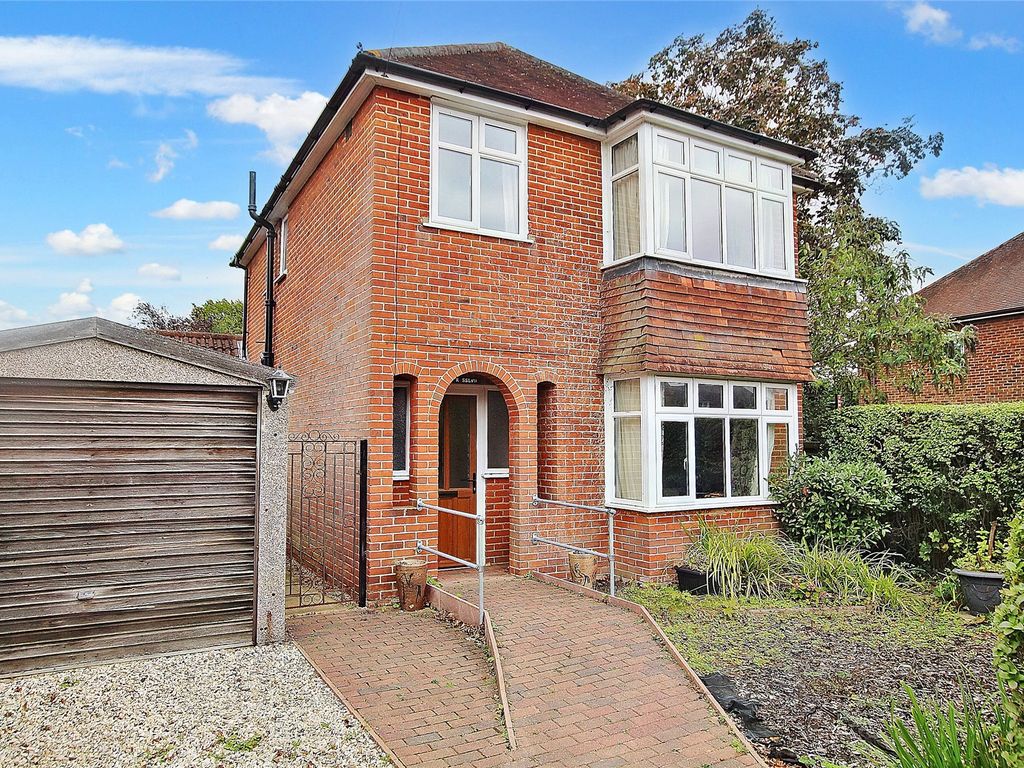3 bed detached house for sale in Knaphill, Woking, Surrey GU21, £