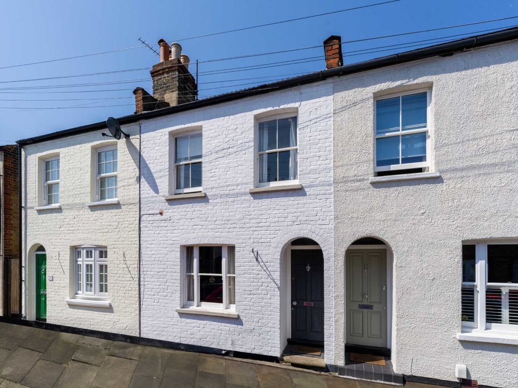 2 bed terraced house for sale in Warwick Road, Twickenham TW2, £659,950
