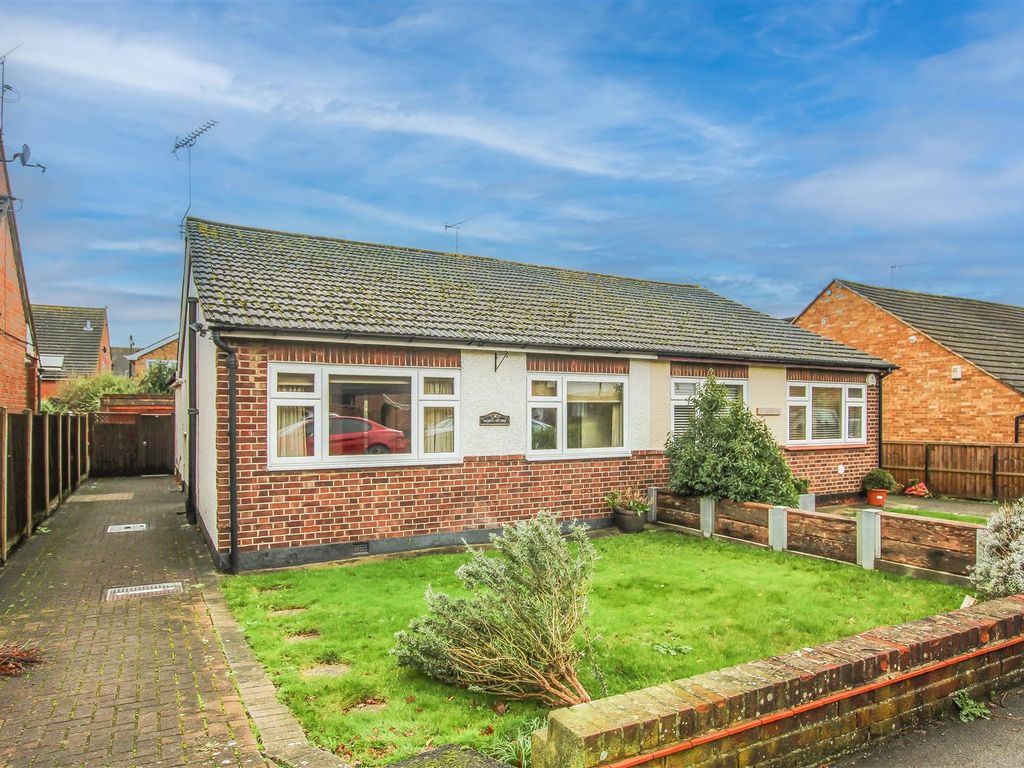 2 bed semidetached bungalow for sale in Blenheim Road, Pilgrims Hatch