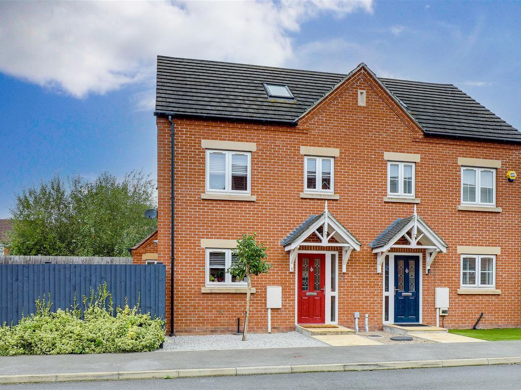 3 bed semidetached house for sale in Poets Close, Hucknall, Nottingham