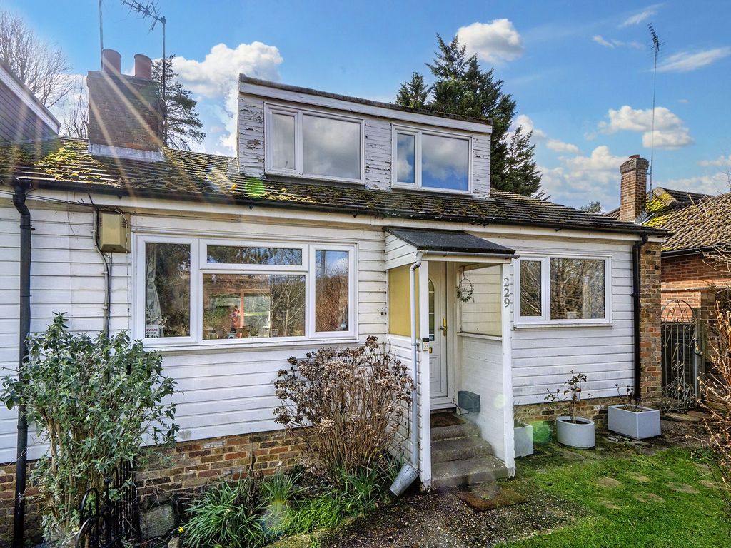 3 bed semidetached house for sale in Boundary Road, Loudwater HP10