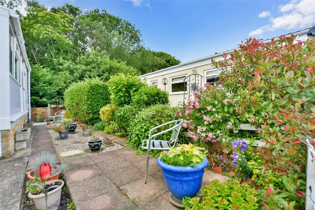 2 bed mobile/park home for sale in Seasalter Road, Graveney, Faversham