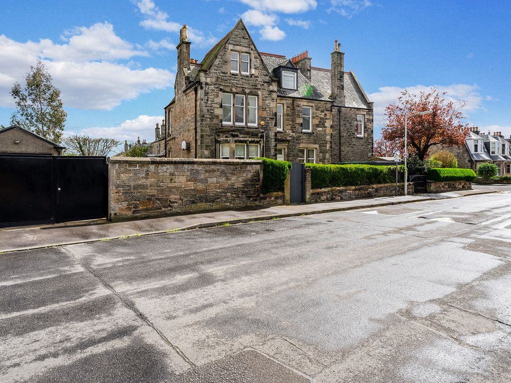 5 bed semidetached house for sale in Beveridge Road, Kirkcaldy KY1