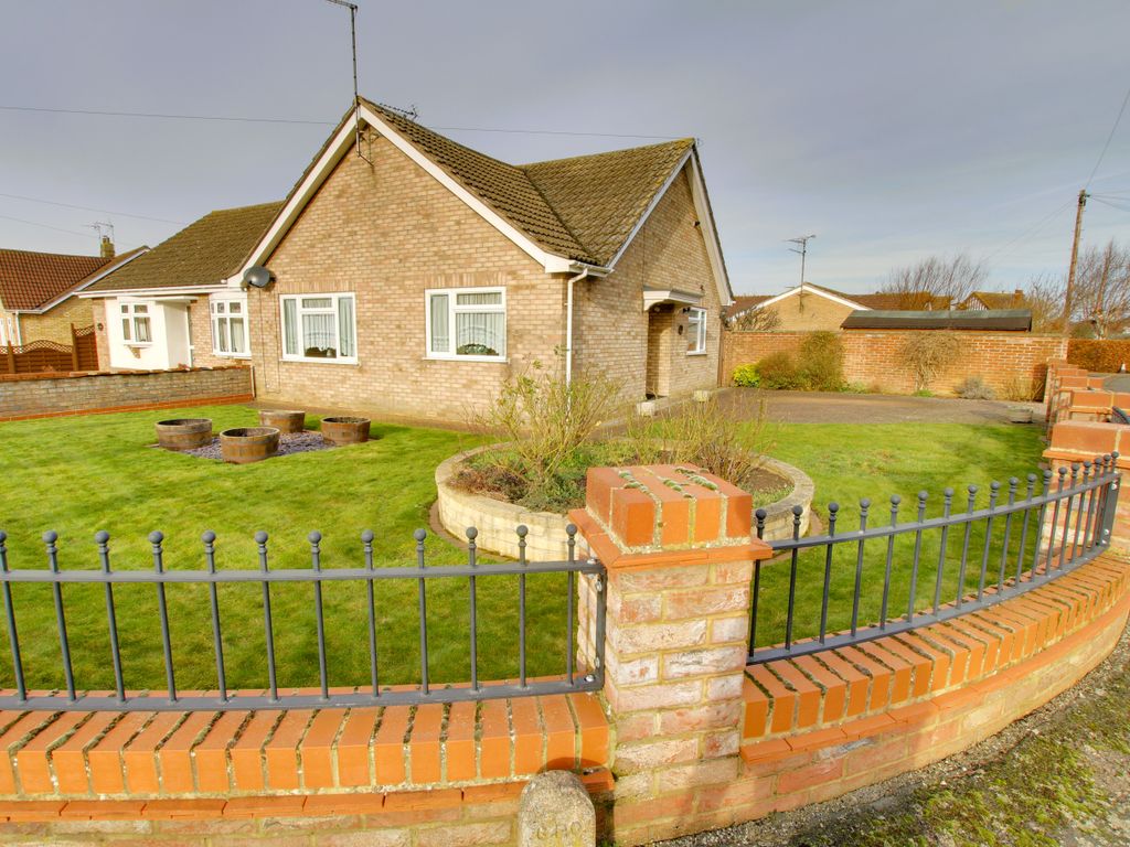2 bed semidetached bungalow for sale in Laburnum Grove, March PE15, £
