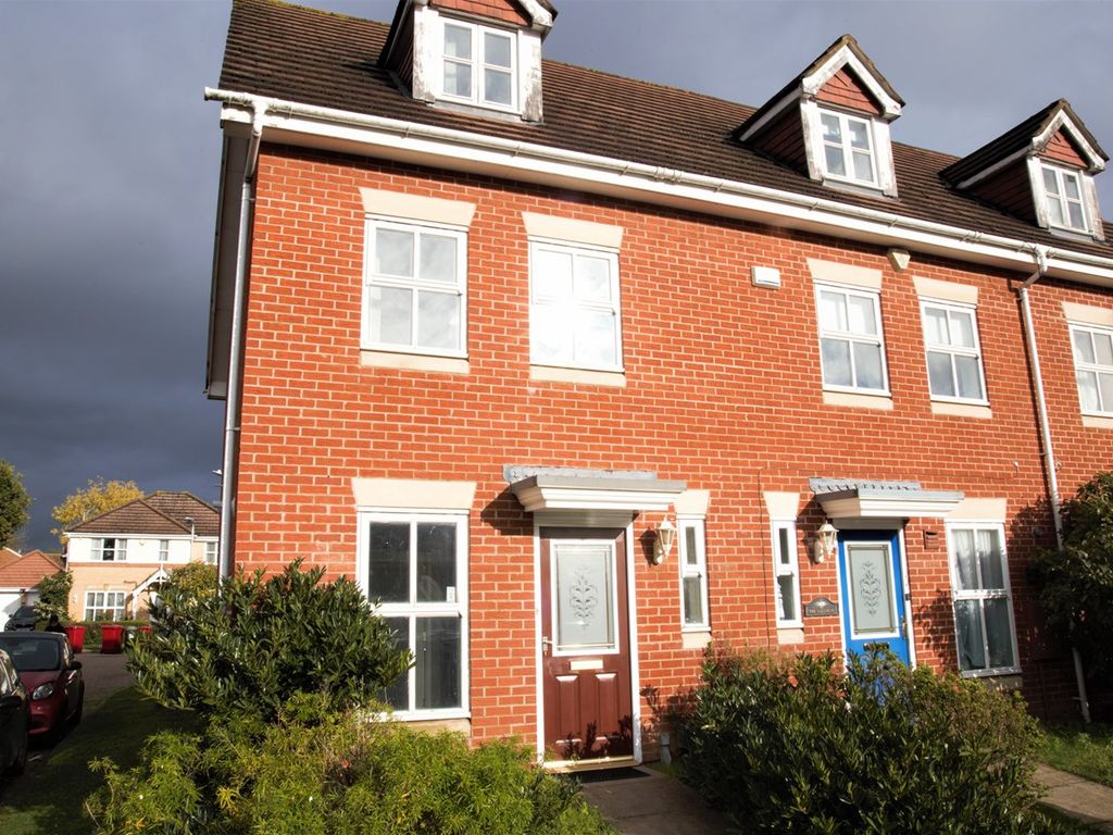 3 bed end terrace house to rent in Hurworth Avenue, Slough SL3 Zoopla