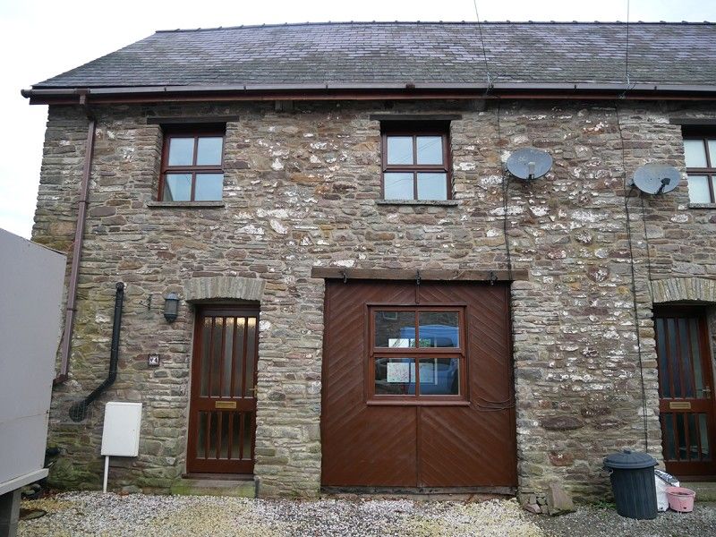 2 bed barn conversion to rent in Llanddew, Brecon, Powys. LD3, £670 pcm
