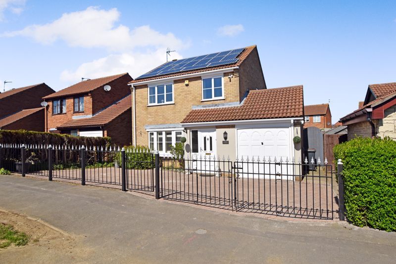 4 bed detached house for sale in Wolsey Way, Glebe Park, Lincoln LN2