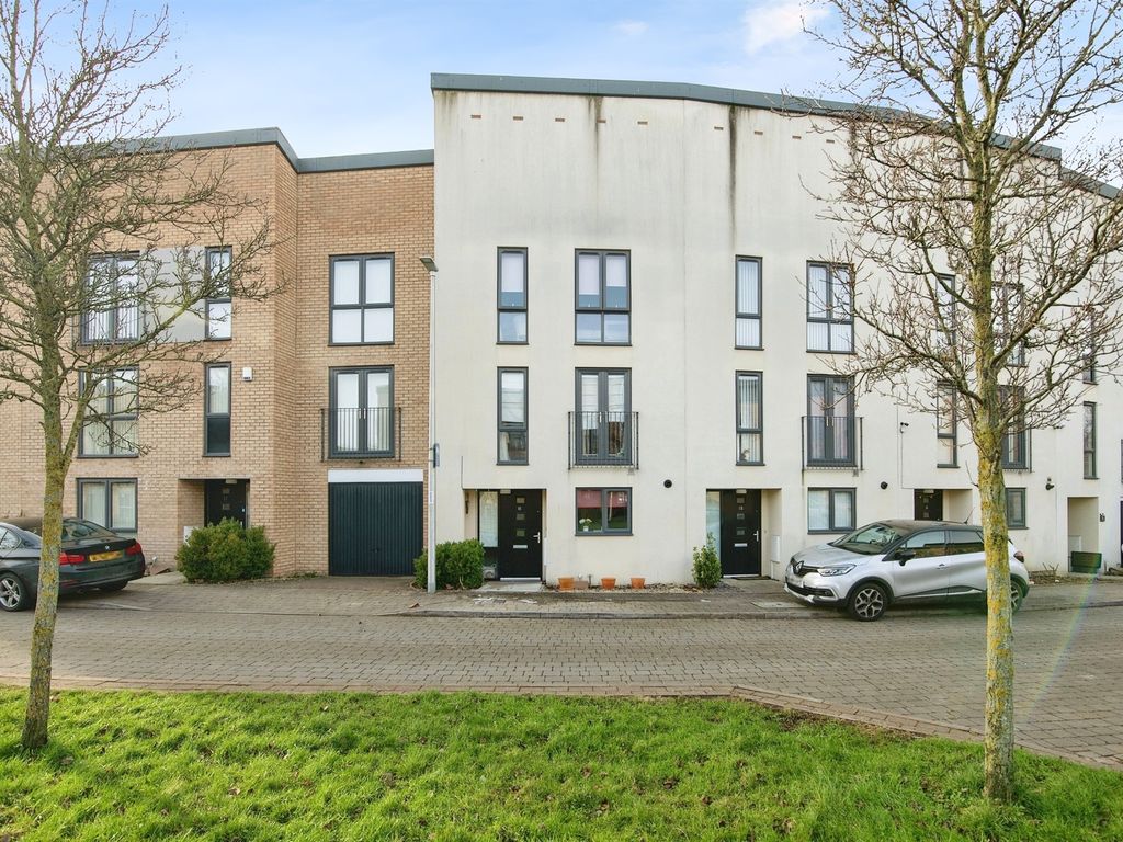 4 bed end terrace house for sale in Braybrook Crescent, West Bromwich B70, £270,000 Zoopla