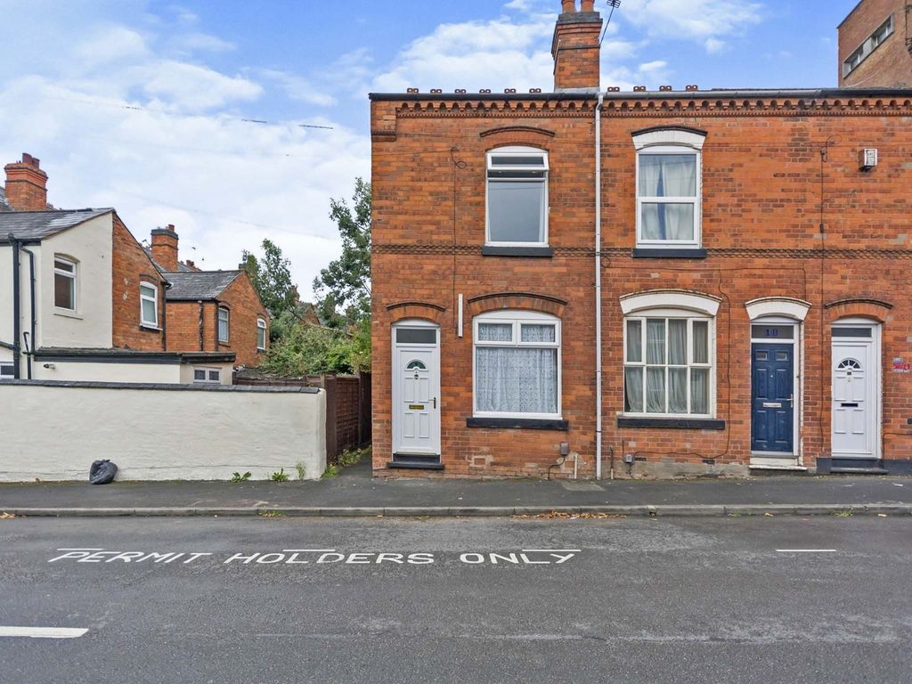 3 bed end terrace house for sale in Rochester Road, Northfield