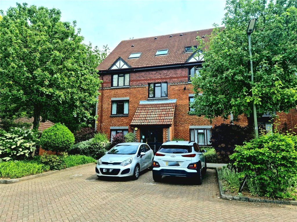 Studio to rent in Mews, Oriental Road, Woking, Surrey GU22