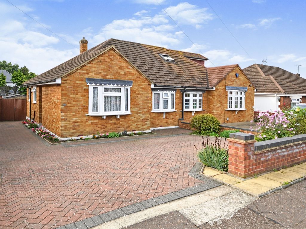 3 bed semidetached bungalow for sale in Western Road, Nazeing, Waltham