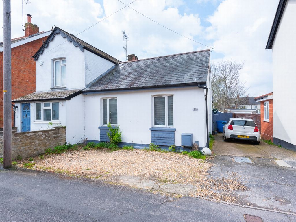 3 bed bungalow for sale in York Road, North Camp GU14 Zoopla
