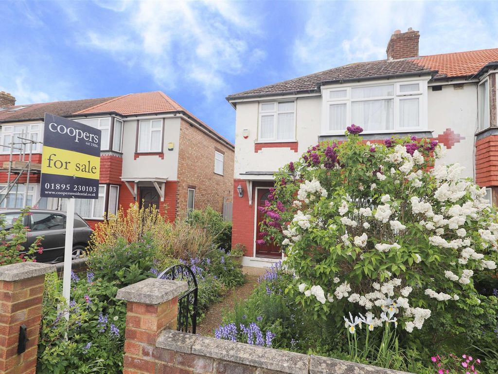 3 bed semidetached house for sale in Lynhurst Crescent, Hillingdon
