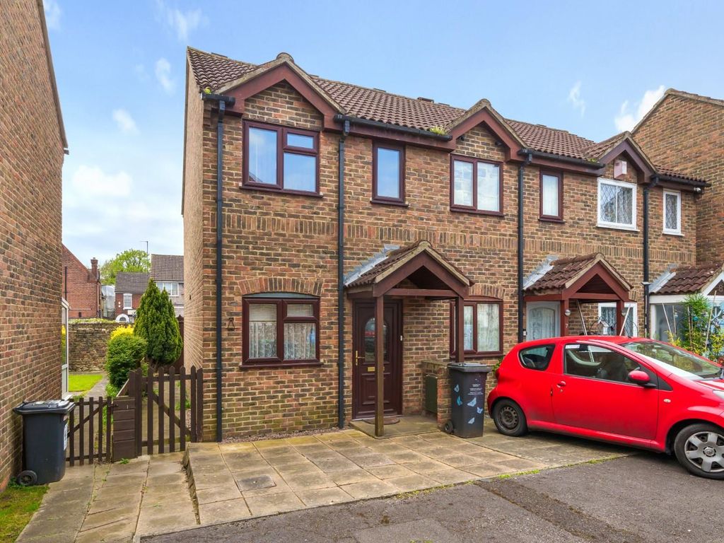 2 bed end terrace house for sale in Ostlers Court, Snodland ME6 Zoopla