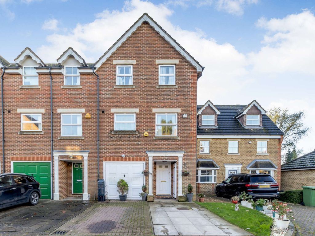 4 bed town house for sale in Pembroke Avenue, Pinner HA5 Zoopla