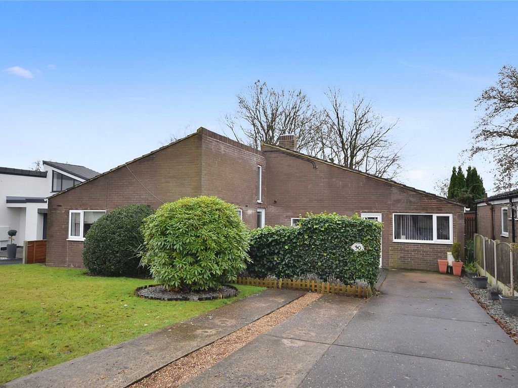4 bed bungalow for sale in Milton Drive, Ravenshead, Nottingham