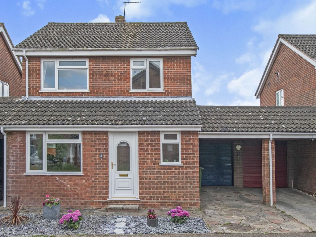 3 bed linkdetached house for sale in Glenburn Court, Sprowston