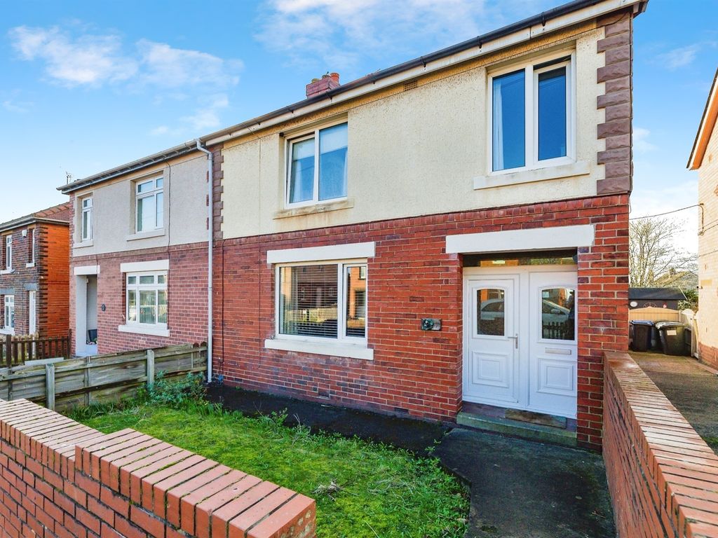 4 bed semidetached house for sale in Uplands Avenue, Darton, Barnsley