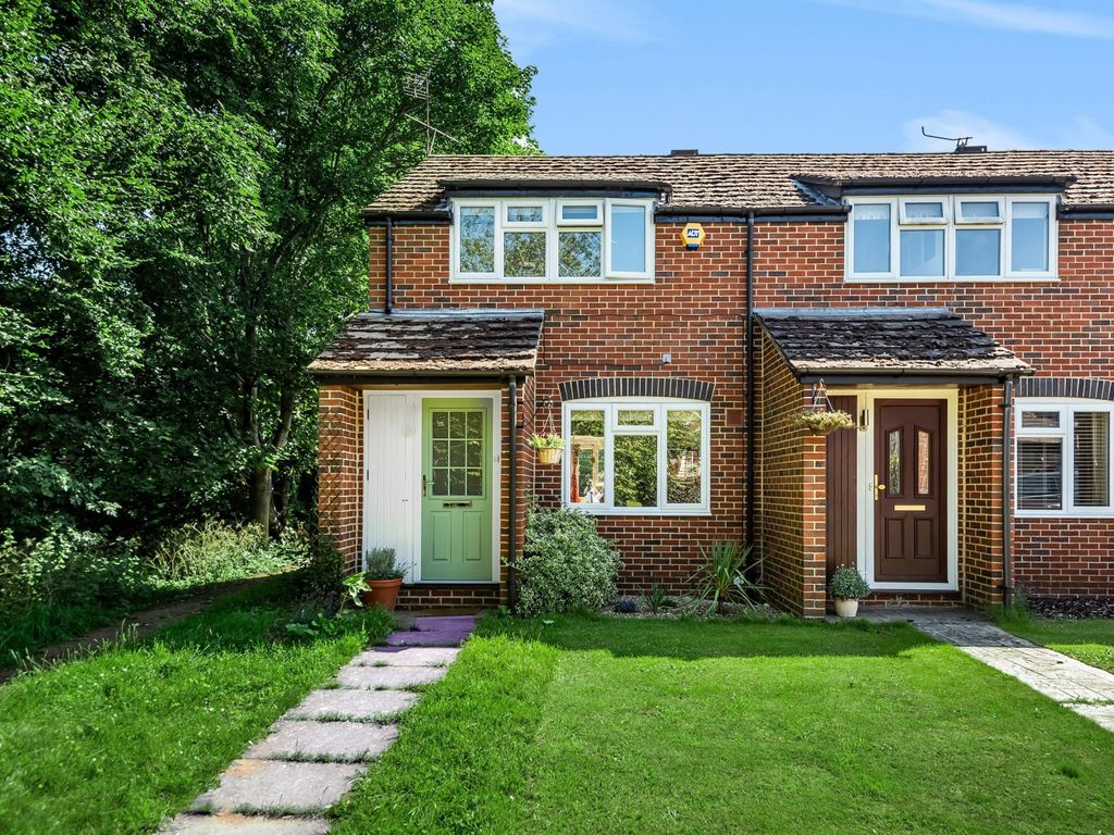3 bed end terrace house for sale in Gravett Close, HenleyOnThames