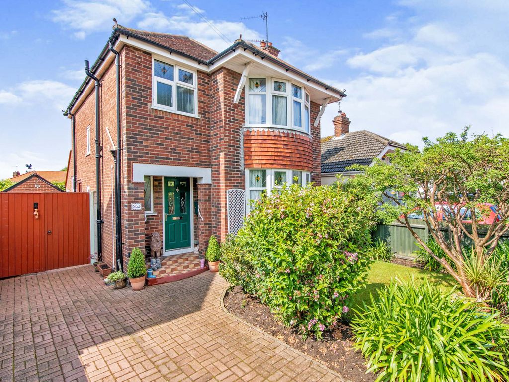 3 bed detached house for sale in Normanston Drive, Lowestoft NR32 Zoopla