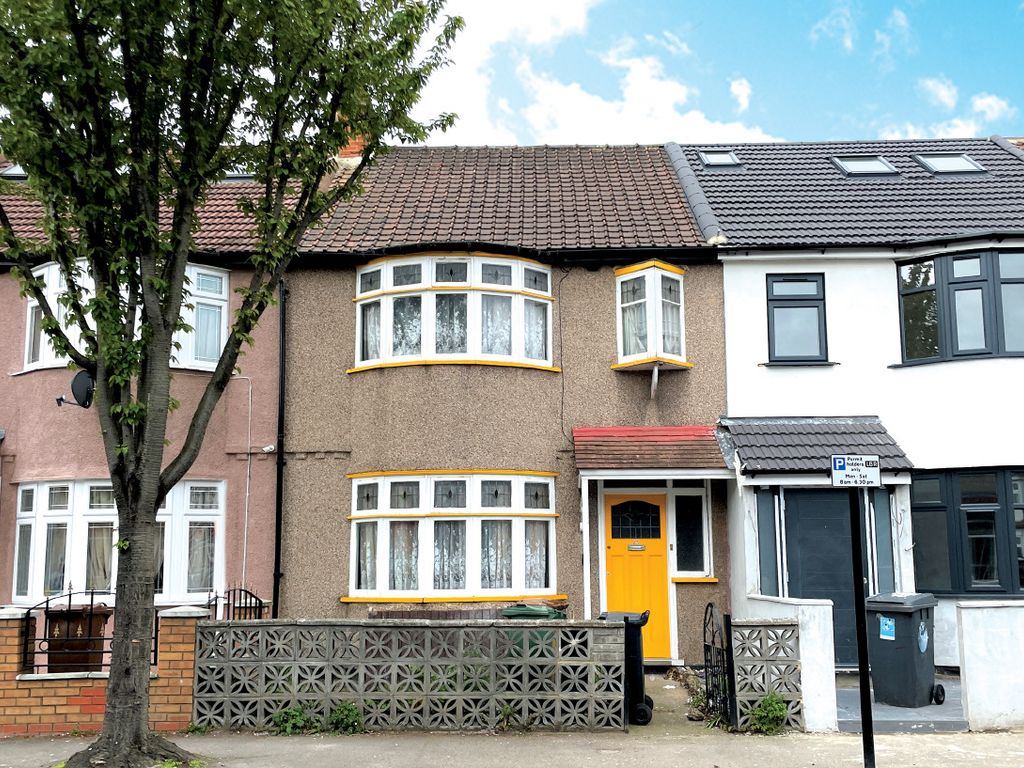 3 bed terraced house for sale in Sanderstead Road, London E10 Zoopla