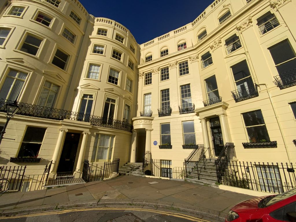 2 bed flat for sale in Brunswick Square, Hove BN3 Zoopla