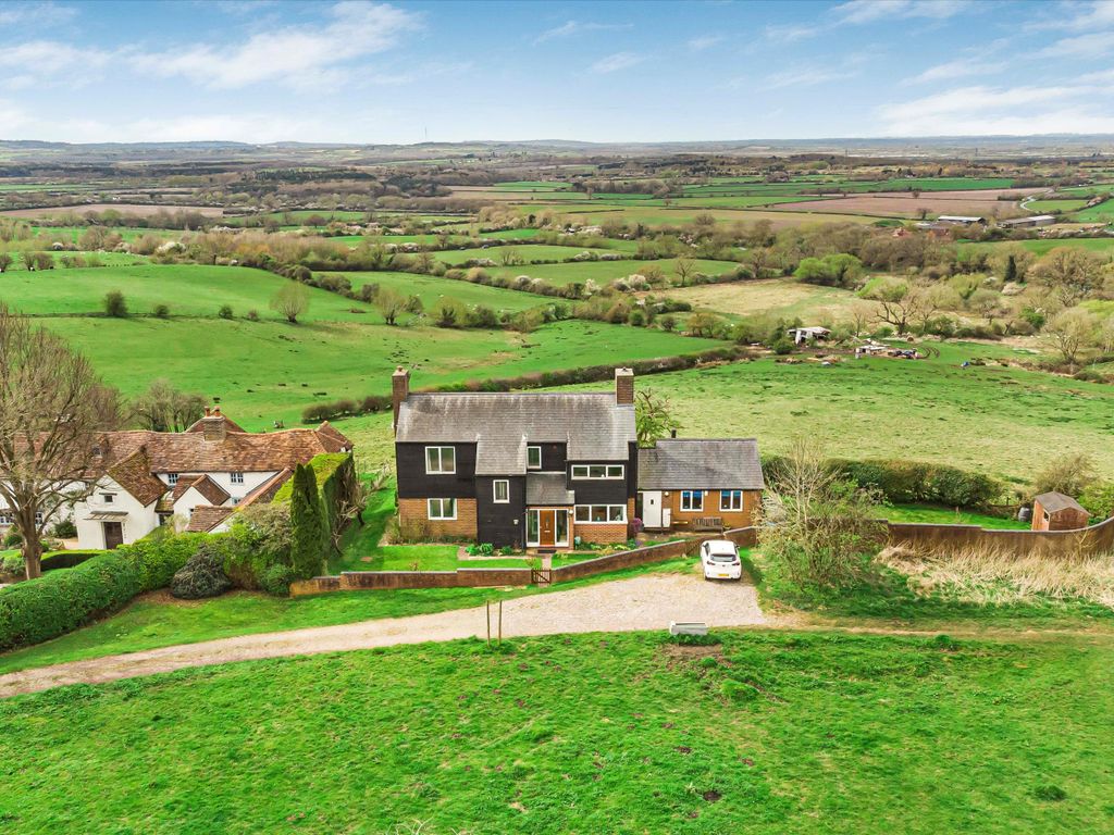 5 bed detached house for sale in South Hills, Brill, Aylesbury HP18, £