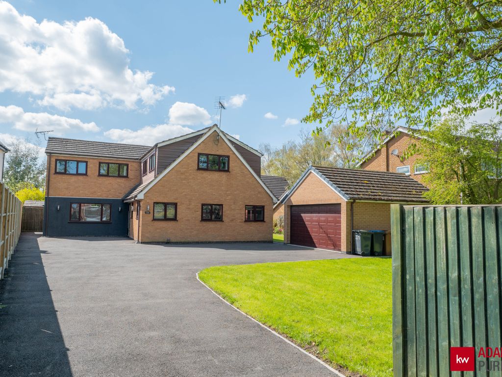 4 bed detached house for sale in Rugby Road, Burbage, Leicestershire