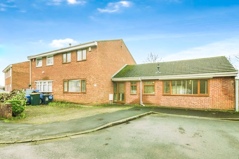 4 bed semidetached house for sale in Hawksworth Grove, Newport NP19, £