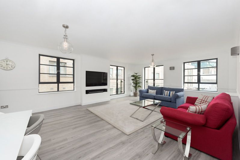 Curlew Street, London SE1