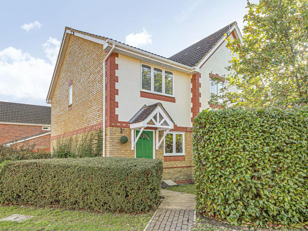 2 bed semidetached house to rent in Fairbairn Walk, Knightwood Park