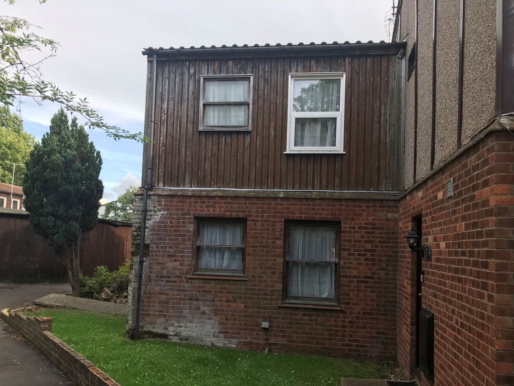 3 bed terraced house for sale in Daltons Fen, Pitsea, Basildon SS13, £