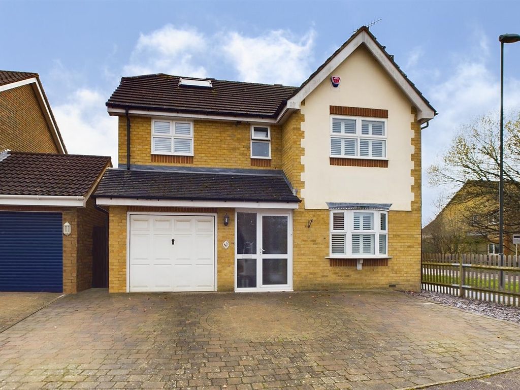 5 bed detached house for sale in Fowler Close, Maidenbower, Crawley