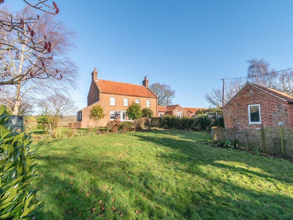 3 bed semidetached house for sale in Croxton Road, Fulmodeston NR21, £