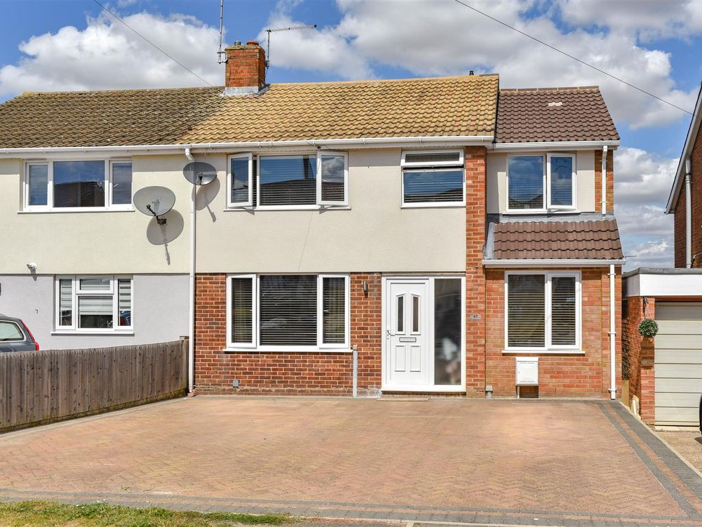 4 bed semidetached house for sale in Whitefield Road, Duston