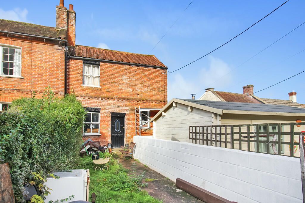 2 bed end terrace house for sale in Leigh Road, Westbury BA13, £110,000