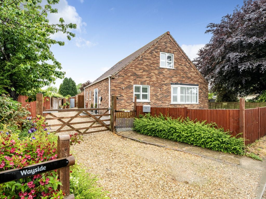 3 bed detached bungalow for sale in Washway Road, Saracens Head