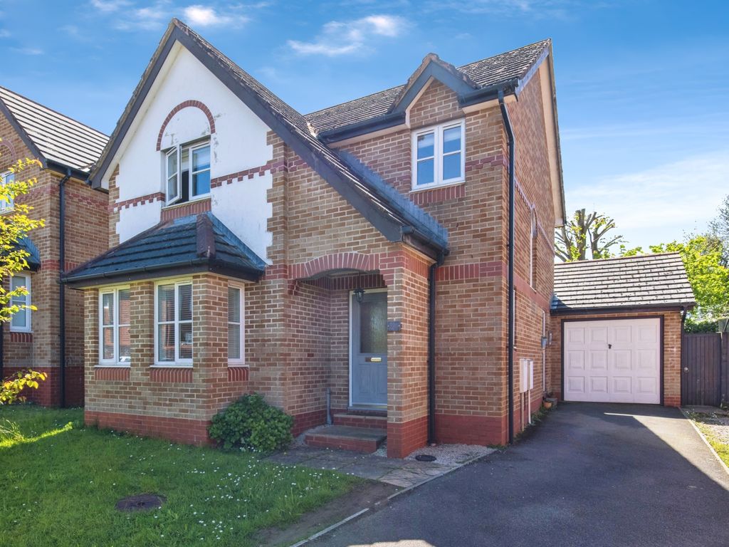 4 bed detached house for sale in Manor View, Par PL24, £340,000 Zoopla