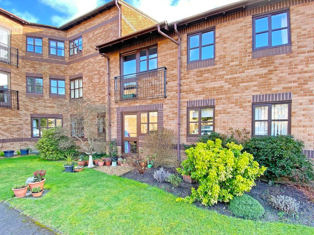 2 bed flat for sale in Wedderburn Lodge, Wetherby Road, Harrogate HG2