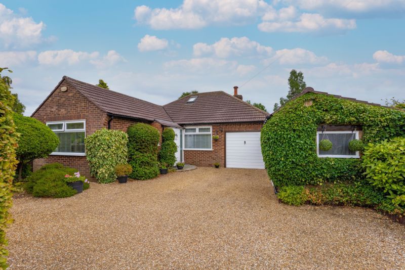 4 bed detached bungalow for sale in Widmore Close, Asheridge, Chesham