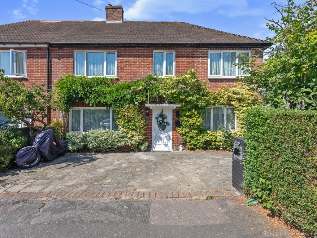 4 bed semidetached house for sale in Garland Way, Caterham CR3 Zoopla
