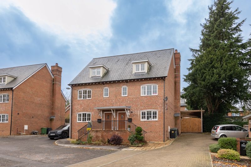 4 bed semidetached house for sale in Nassau Drive, Crowborough TN6