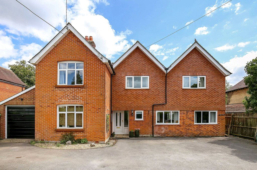 4 bed country house for sale in Danes Road, Awbridge, Romsey, Hampshire