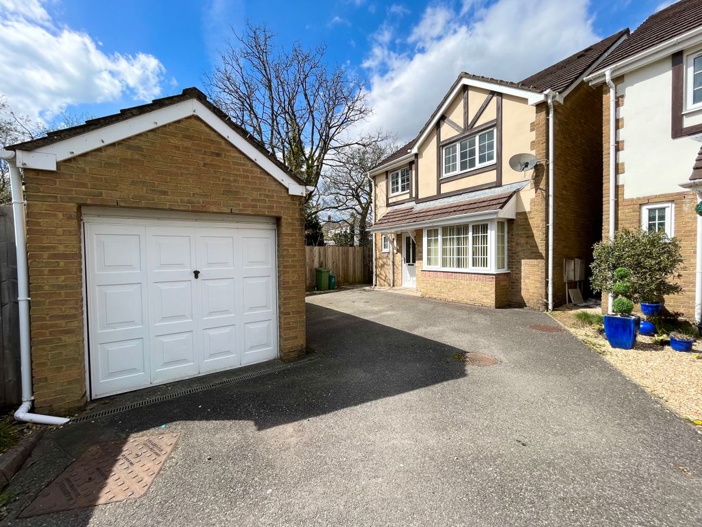 4 bed detached house for sale in Oakbrook Drive, Hirwaun, Aberdare, Mid