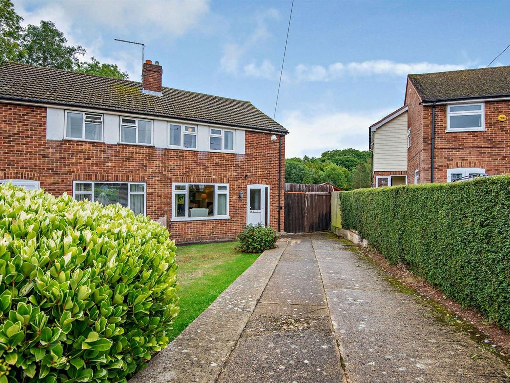 3 bed semidetached house for sale in Garden Close, Maidstone ME15 Zoopla