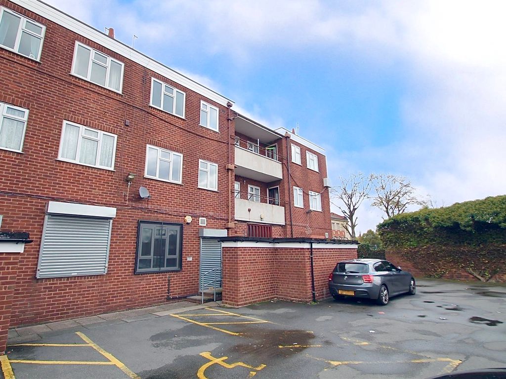 1 bed flat to rent in Walsall Street, Wednesbury WS10, £625 pcm Zoopla
