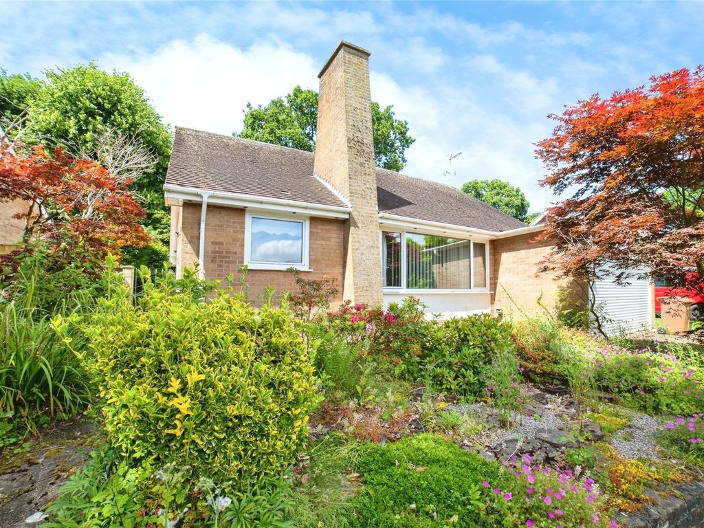 4 bed bungalow for sale in Mavis Avenue, Ravenshead, Nottingham