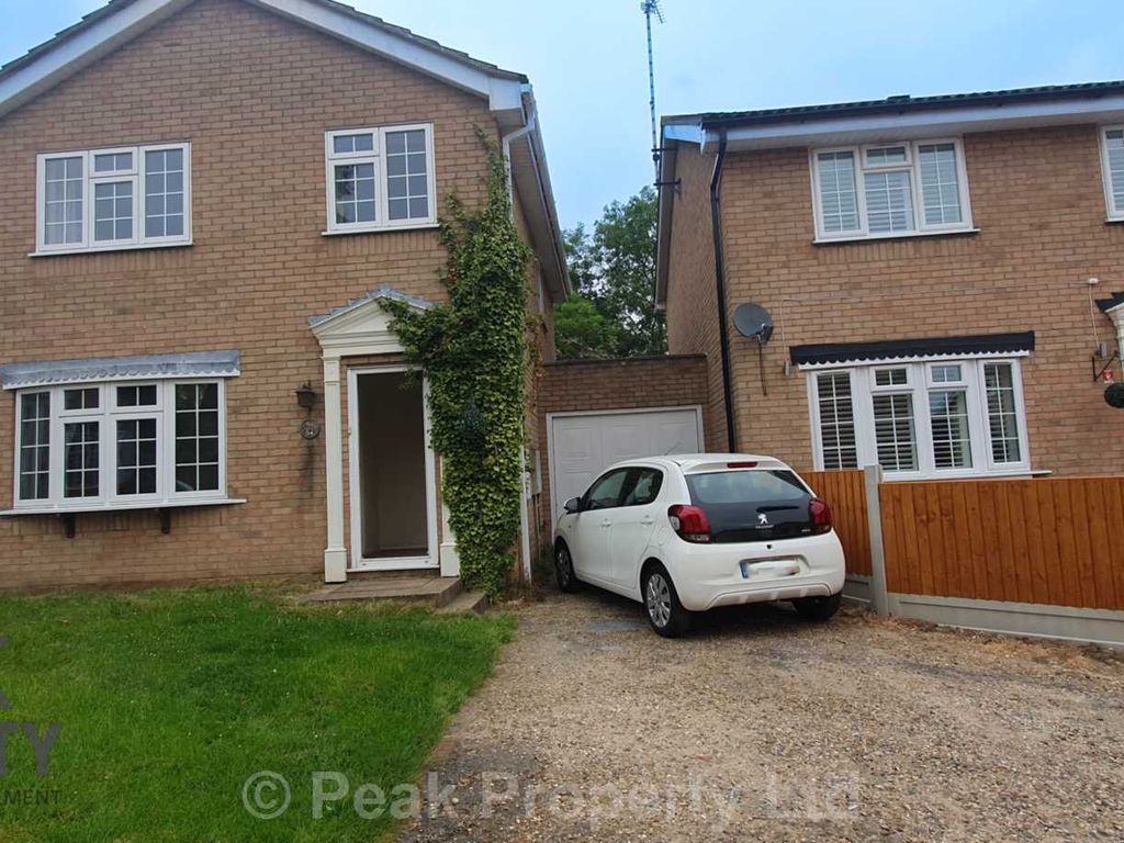 3 bed semidetached house to rent in Repton Grove, Southend On Sea SS2